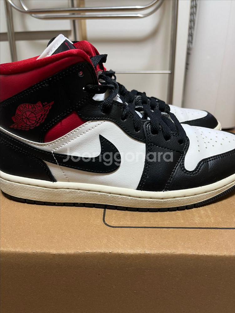 조던 1 미드 블랙 짐레드 팝니다--0