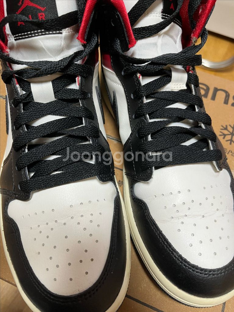 조던 1 미드 블랙 짐레드 팝니다--1