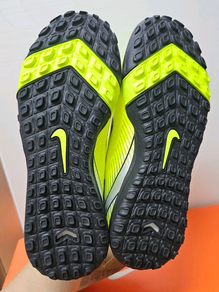 나이키 아동 축구화 풋살화 225 사이즈 새상품 TF--3