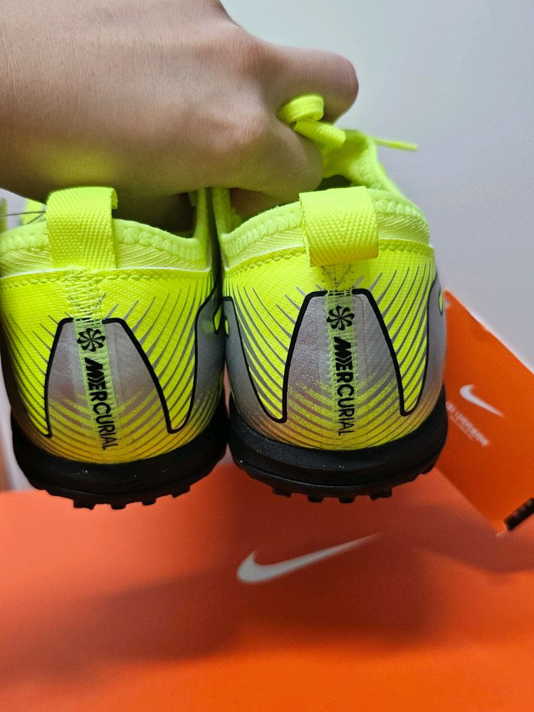 나이키 아동 축구화 풋살화 225 사이즈 새상품 TF--2