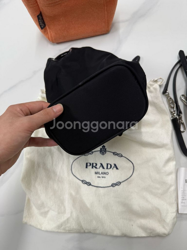 프라다 리나일론 복조리백(정품)--2