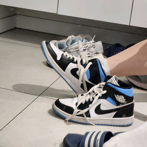 조던1 하이 유니버시티 블루 235