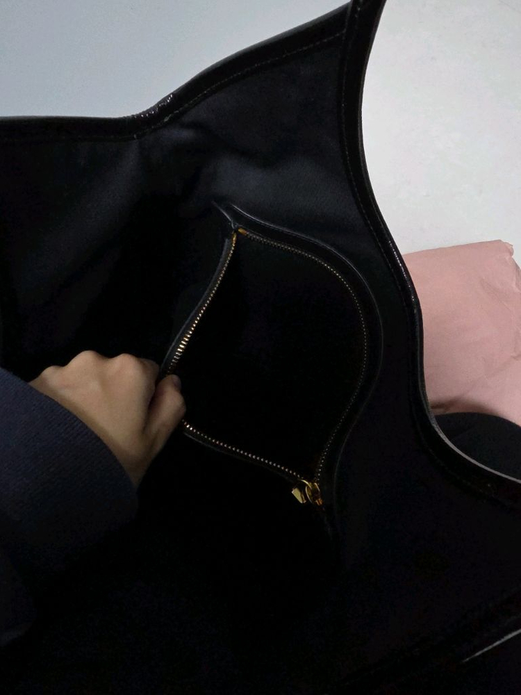 미우미우 블랙 페이던트 아이비백 토트--5