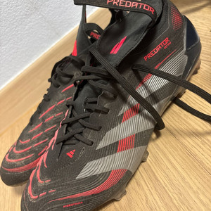 아디다스 프레데터 축구화 (사이즈 상품설명에 있어요)돈급해요ㅠㅠ급처합니다