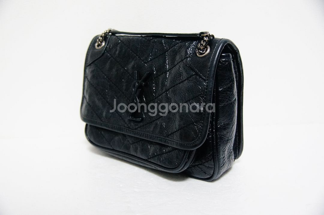 [생로랑] 크링클 가죽 니키 미디엄 숄더백팝니다.--5