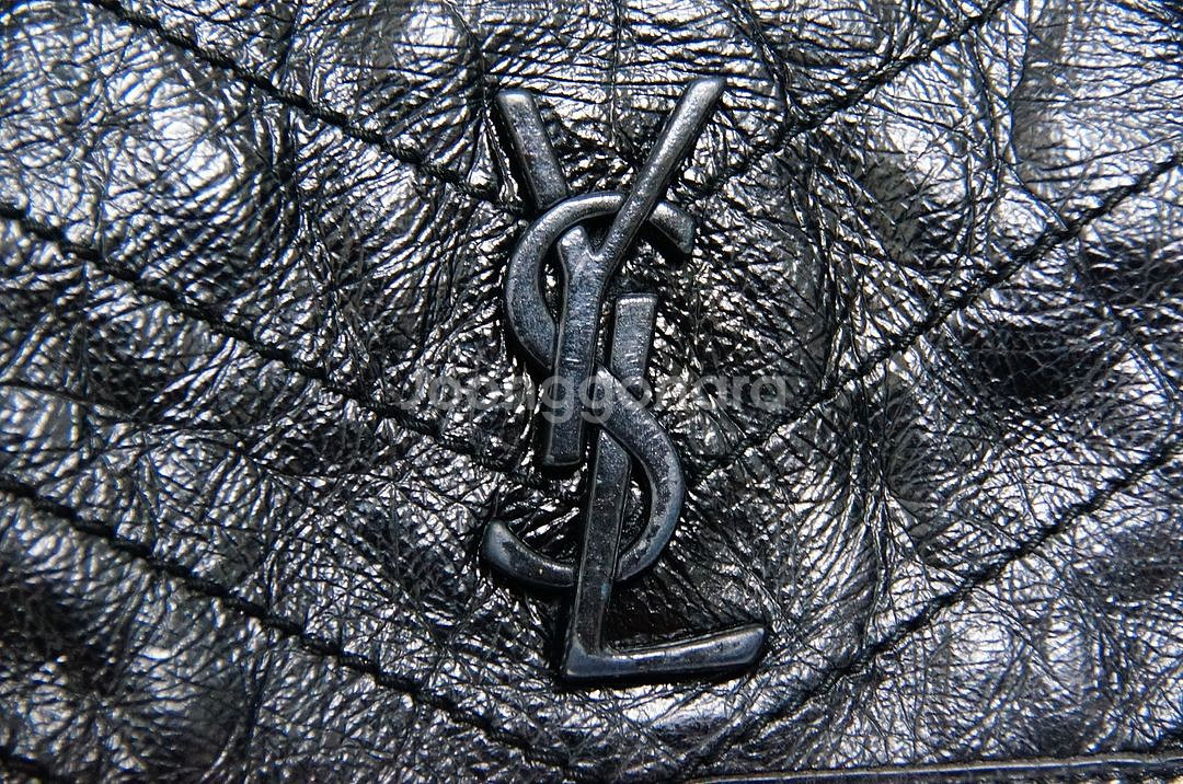 [생로랑] 크링클 가죽 니키 미디엄 숄더백팝니다.--7