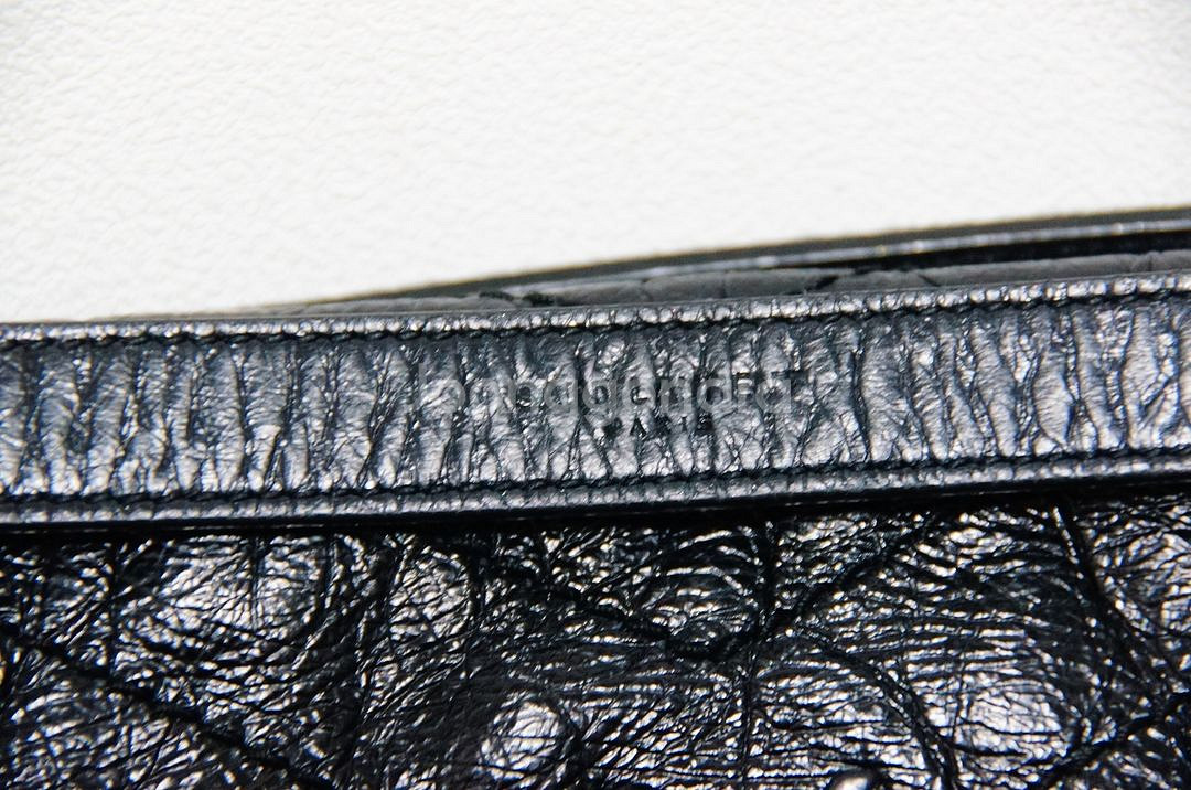 [생로랑] 크링클 가죽 니키 미디엄 숄더백팝니다.--8