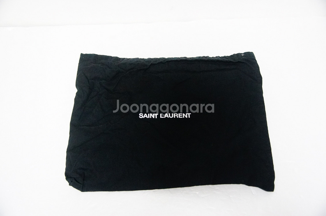 [생로랑] 크링클 가죽 니키 미디엄 숄더백팝니다.--9