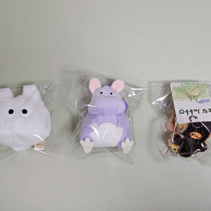 새상품)지브리센과치히로토토로 키링인형 보우네즈미네코버스