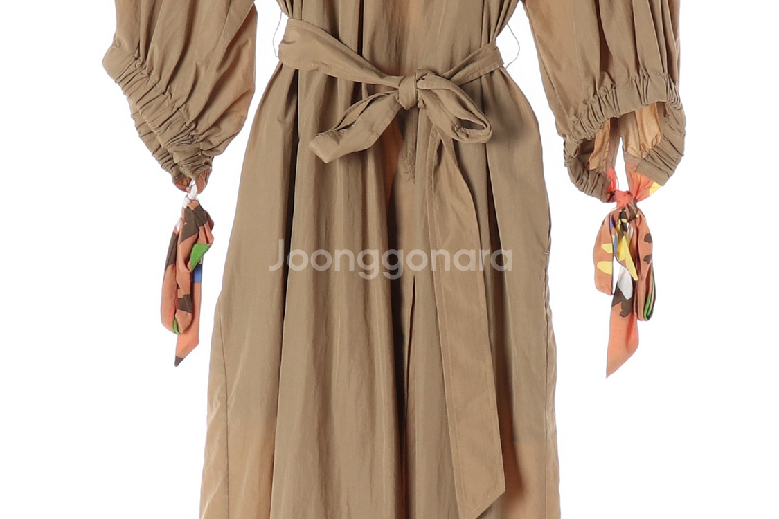 [L]지컷 베이지 스카프 리본 슬리브 롱 나일론 원피스--2