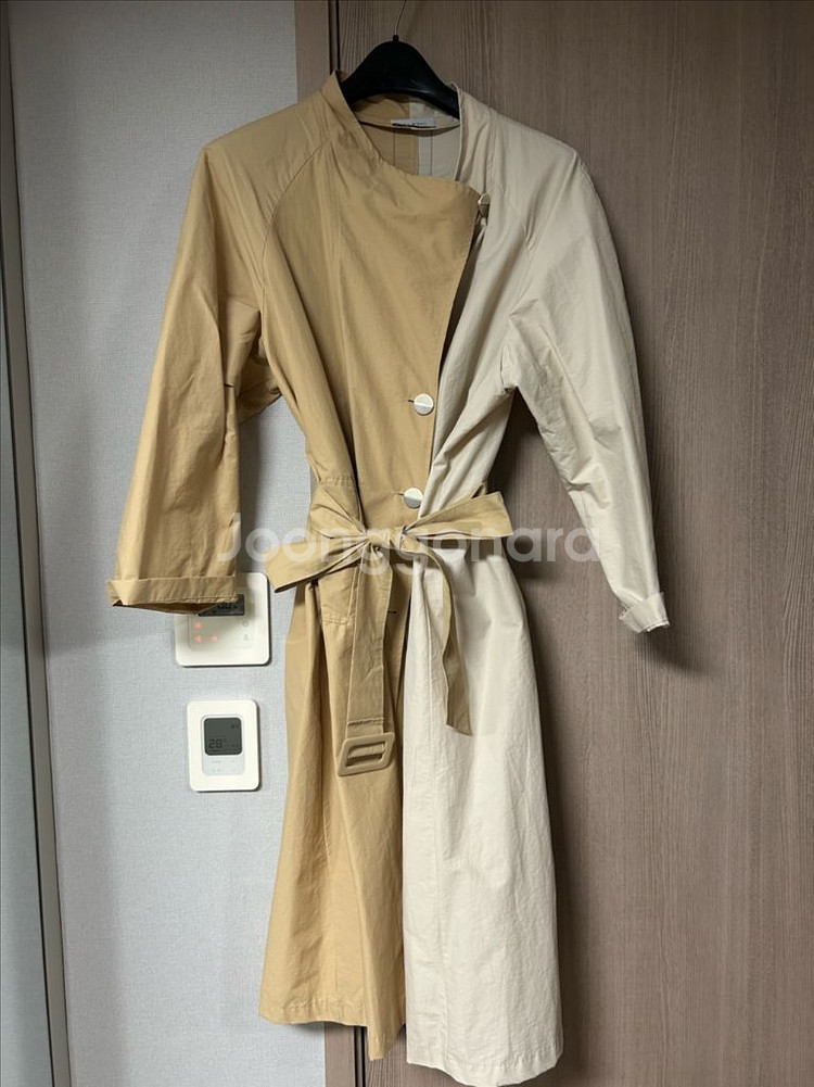 베이지 투톤트렌치코트--1