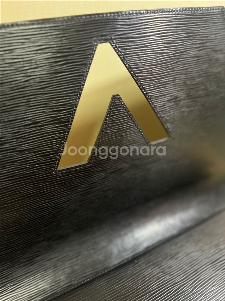 루이비통 에삐 트위스트 클러치백--3