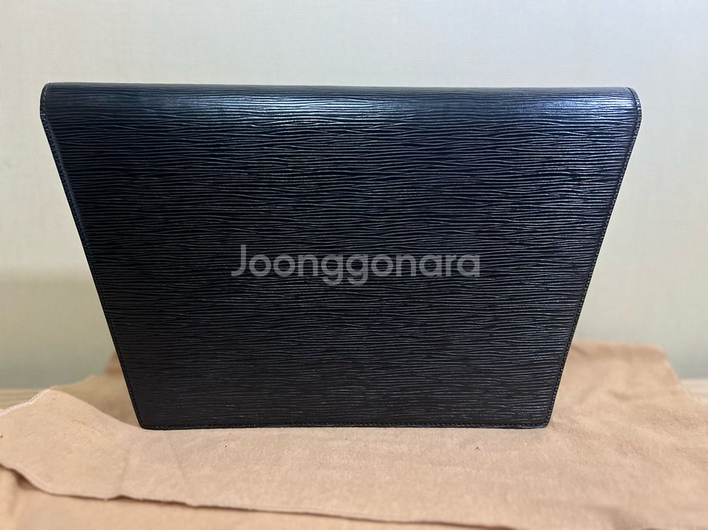 루이비통 에삐 트위스트 클러치백--2