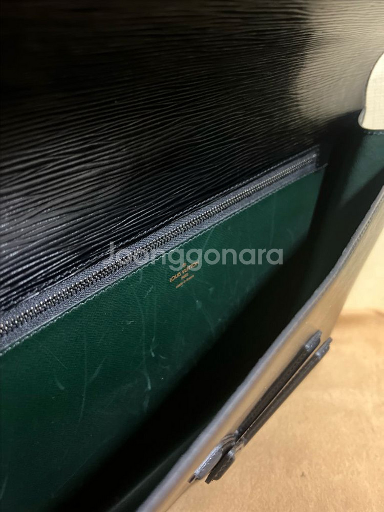 루이비통 에삐 트위스트 클러치백--5