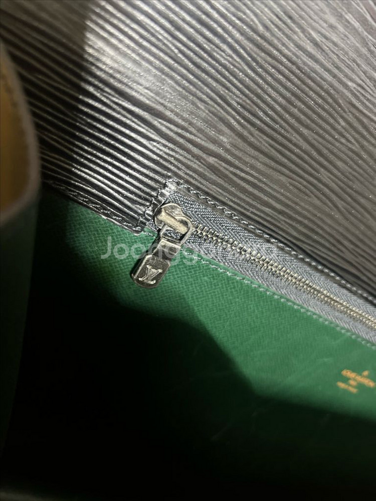 루이비통 에삐 트위스트 클러치백--7