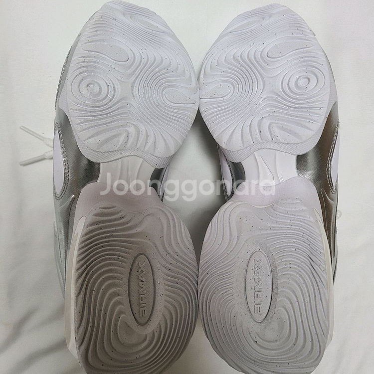 나이키 에어맥스 뮤즈 화이트 앤 메탈릭 실버--9