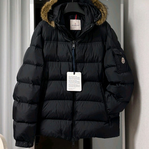 몽클레어 4사이즈 마야프패딩 팝니다