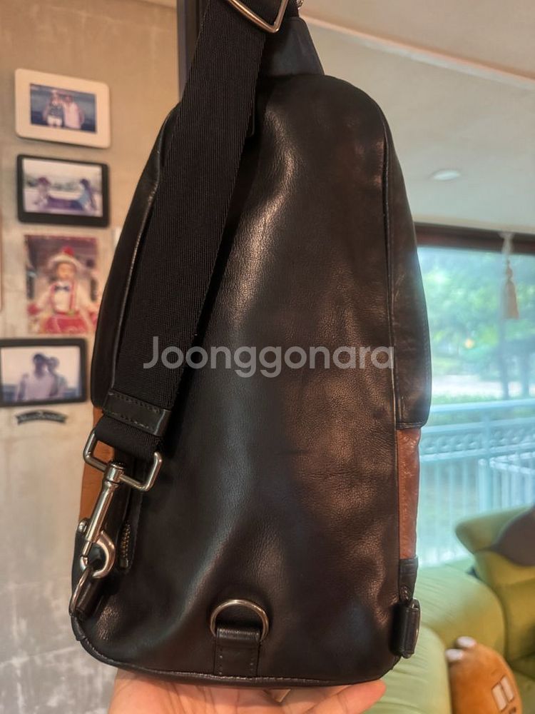 COACH 가죽 슬링백--2