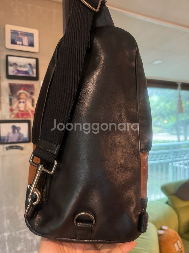 COACH 가죽 슬링백--7