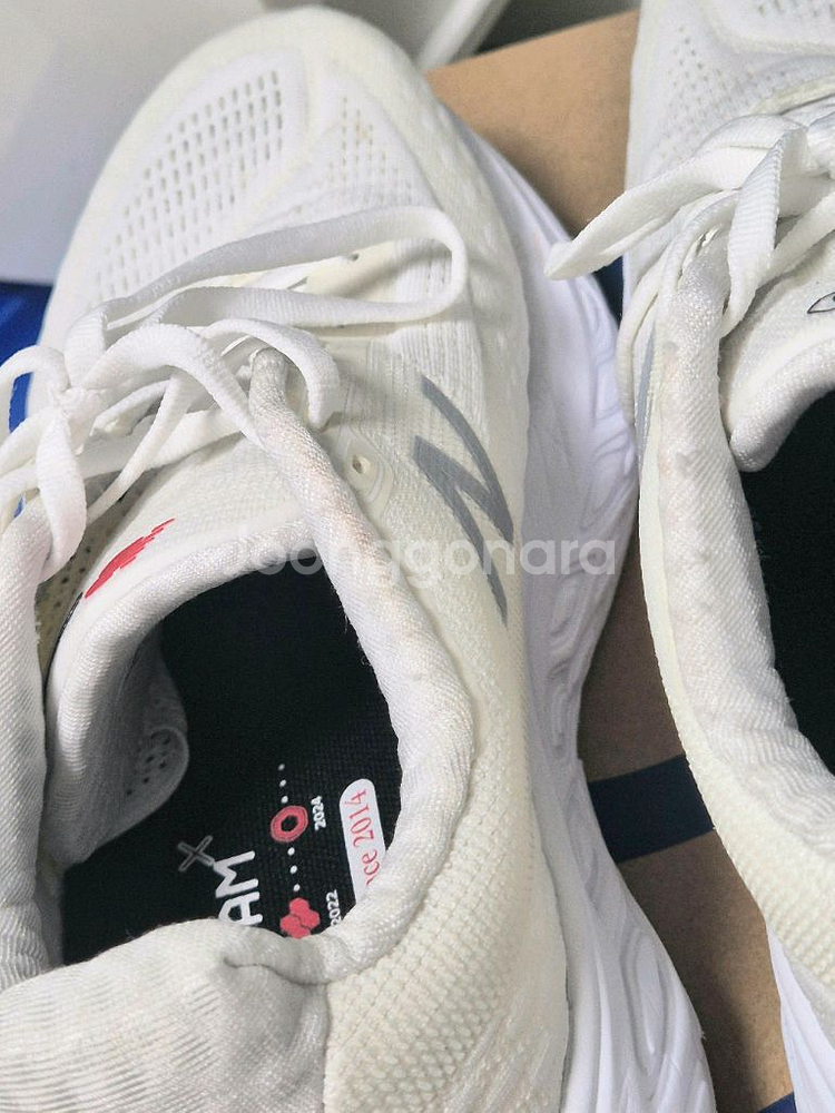 뉴발란스 프레쉬폼 1080 v14 화이트265(2e)--8