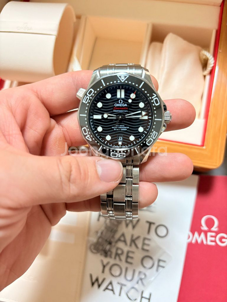 오메가 씨마스터300 42mm 검판 신형 팝니다--1