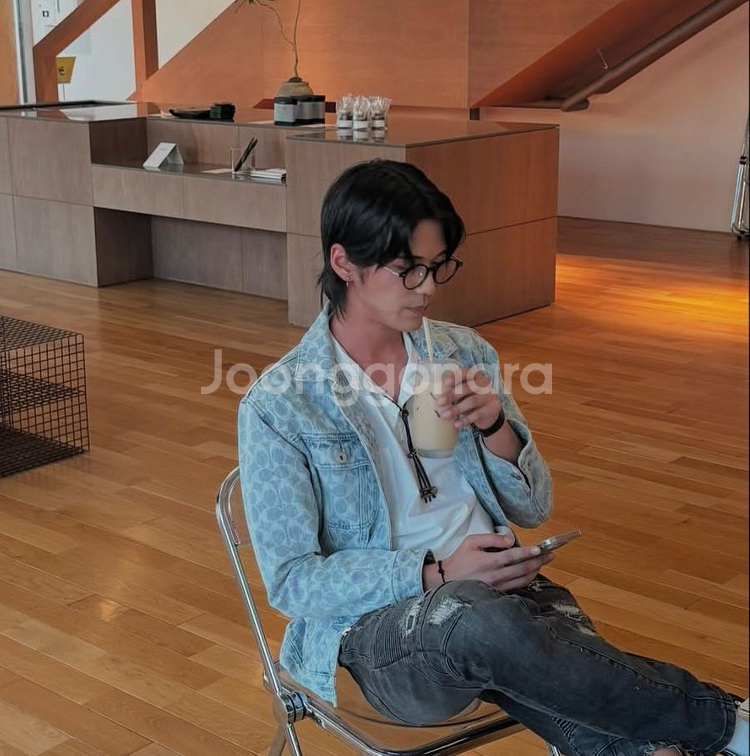 코치 모노그램 데님 자켓--5