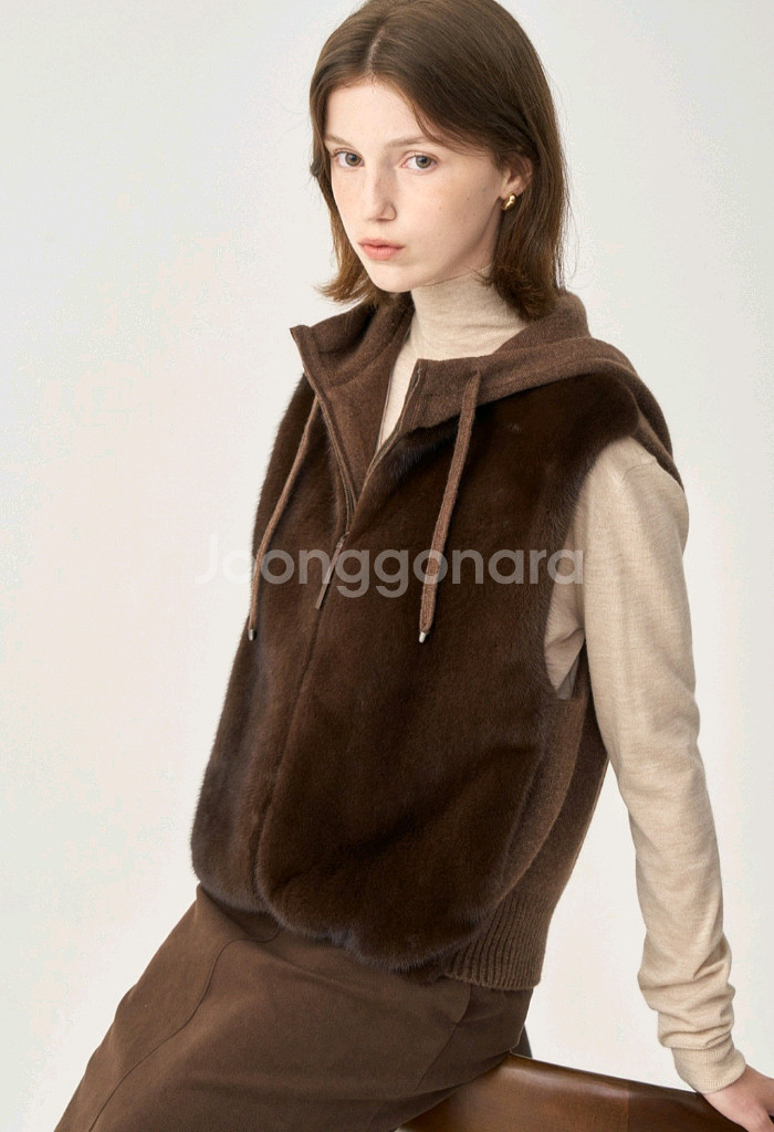 더캐시미어 밍크 퍼 텍스처 블록 후드 베스트--1