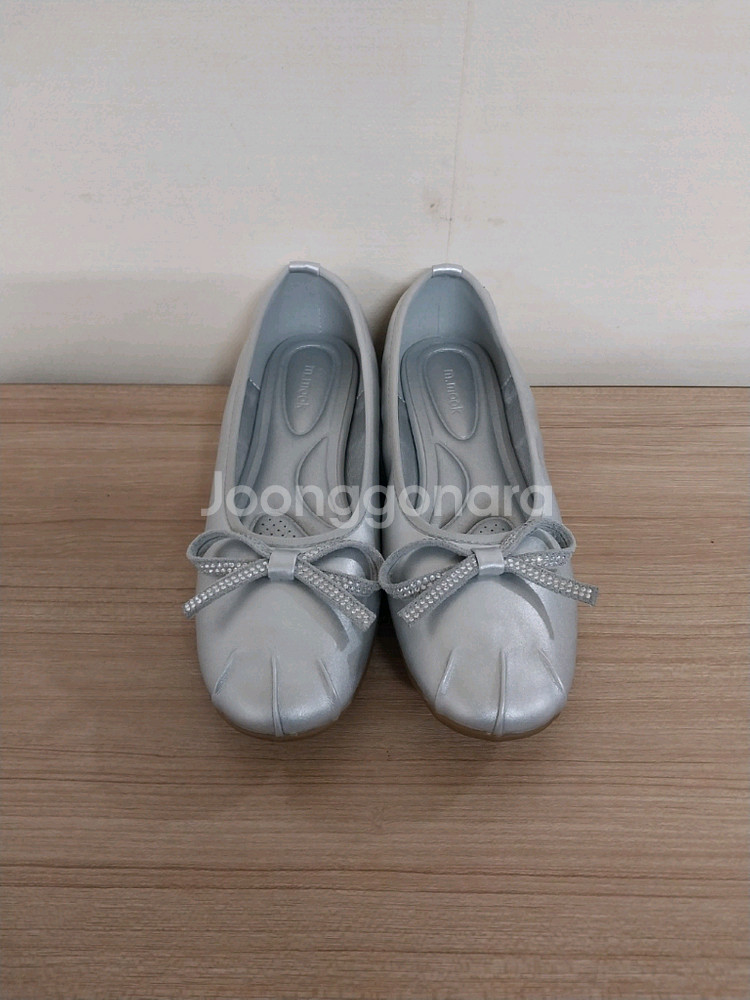 여성 엠무크 비쥬 리본 실버 플랫슈즈, 단화 (230)--0