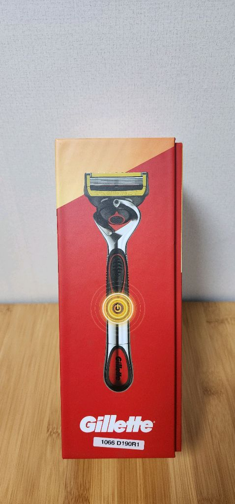 질레트 면도기 마블 아이언맨 콜라보 새상품--3