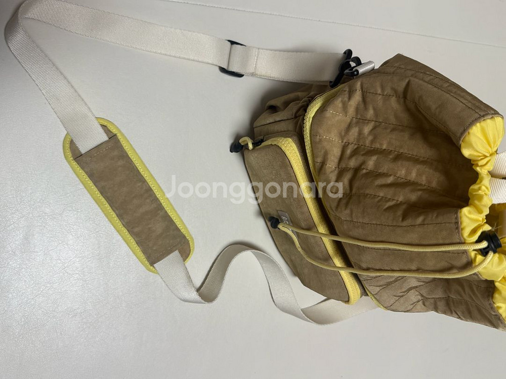 아프리콧 스튜디오 캐스터네츠 크로스백--1