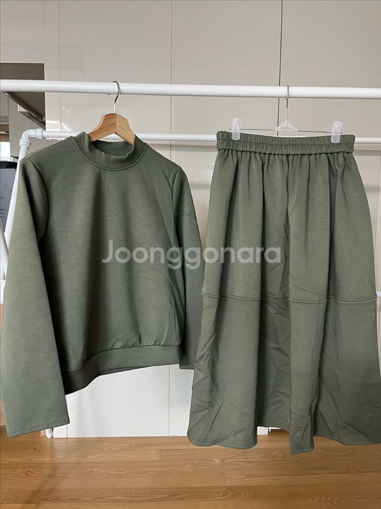 (미착용) 여성 스웨트 맨투맨 스커트 셋업 77--0
