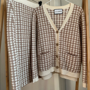 칼라거펠트 하운드 트위드 니트 가디건 스커트 셋업