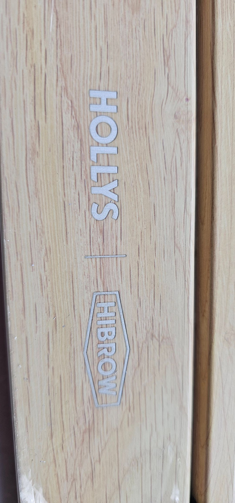 할리스 하이브로우 콜라보 멜로우 테이블 미사용품입니다. 이미지