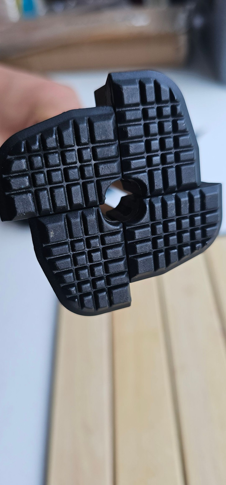 할리스 하이브로우 콜라보 멜로우 테이블 미사용품입니다. 이미지