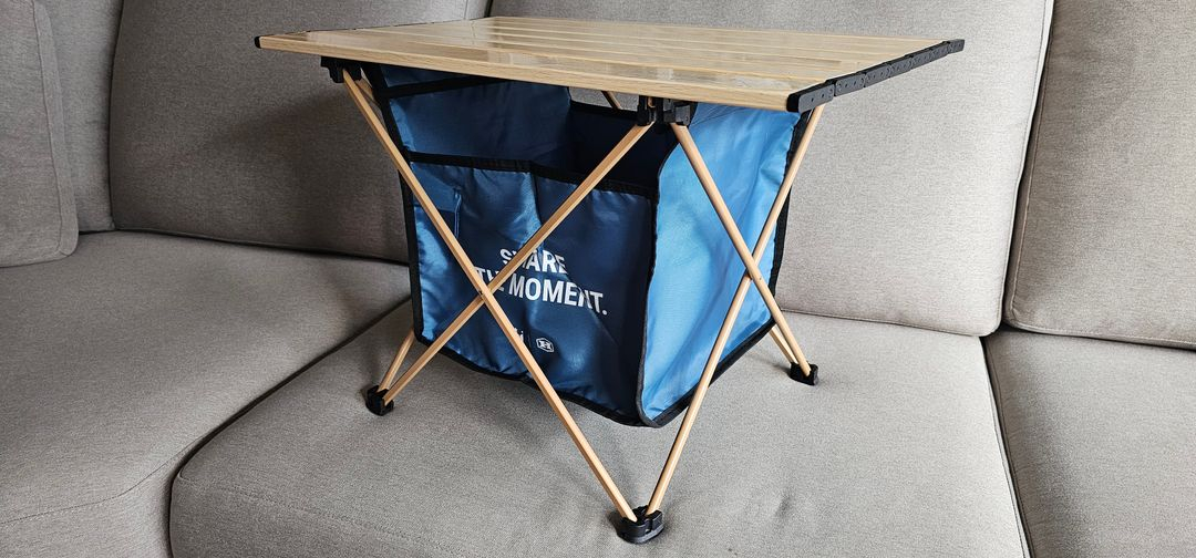 할리스 하이브로우 콜라보 멜로우 테이블 미사용품입니다. 이미지