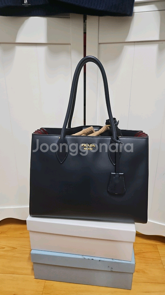 프라다 토트백--0