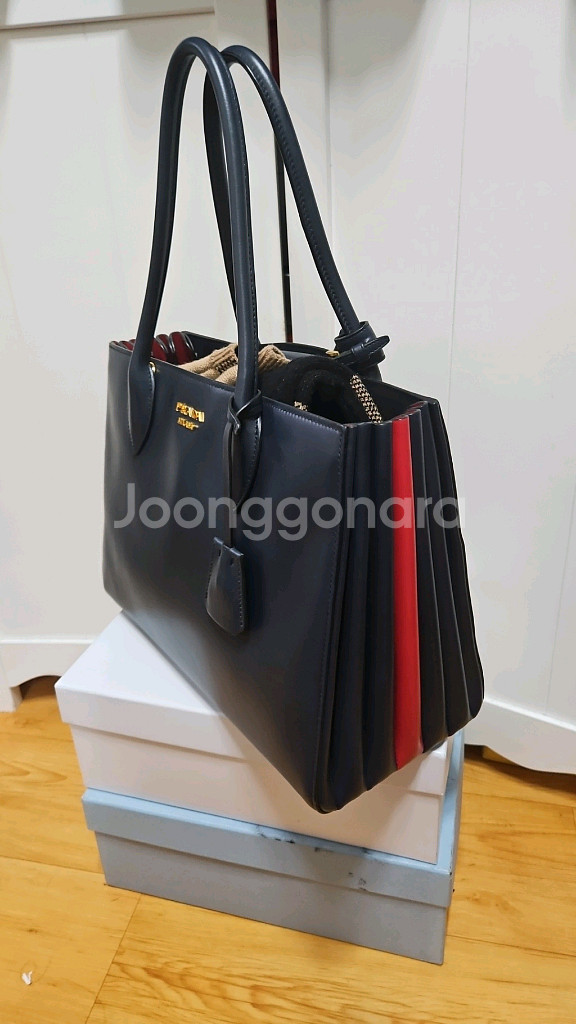 프라다 토트백--1