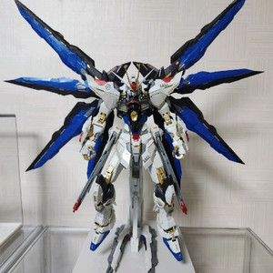 용도자 스트라이크프리덤 건담 가조립