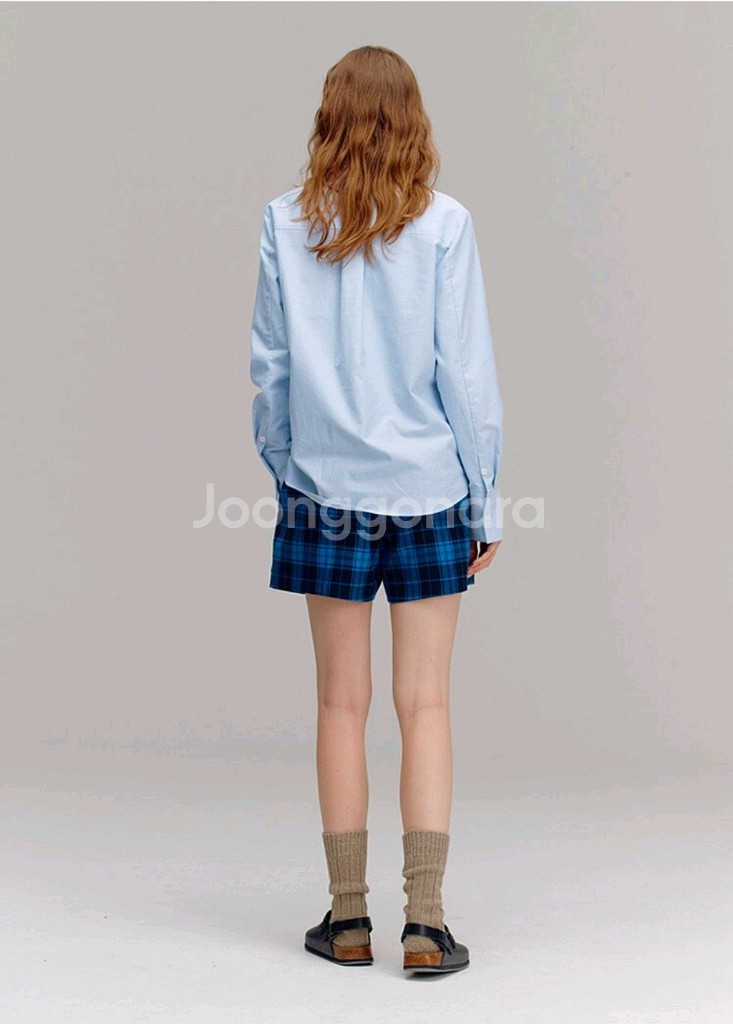 새상품) 앤유 Andyou 카셀 로고 자수 셔츠--5