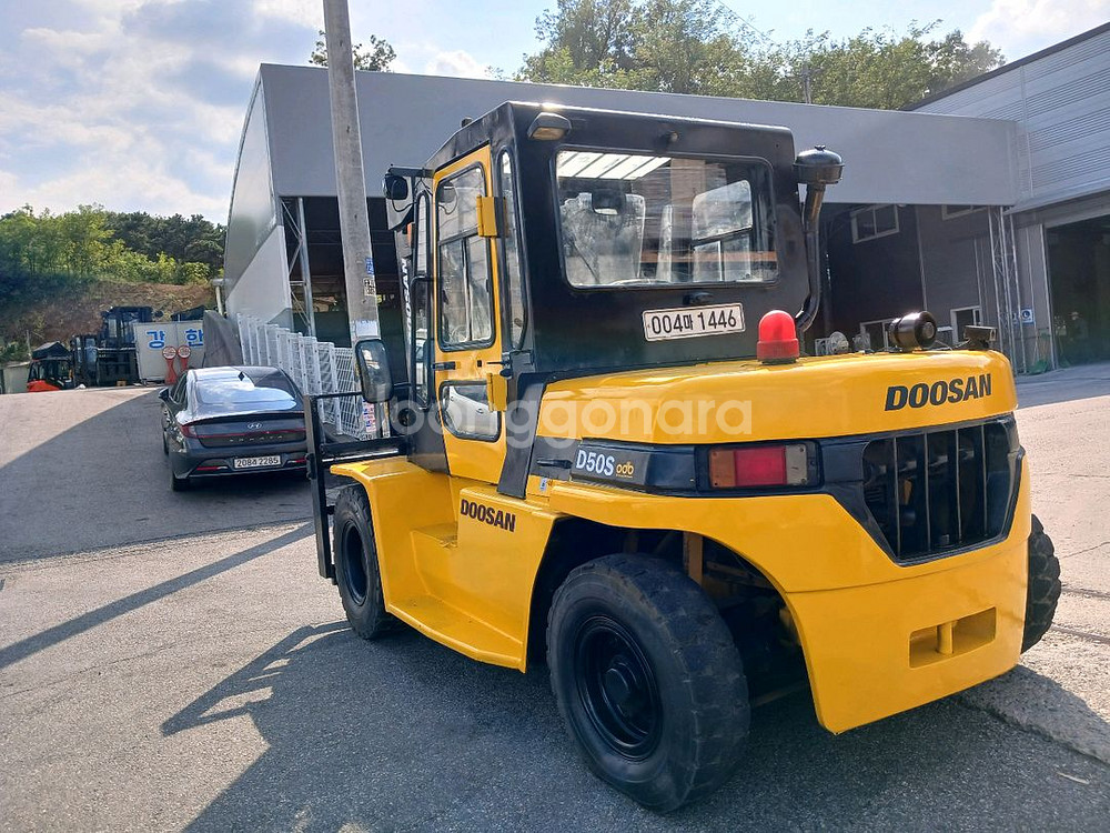 가성비짱 두산 5톤 캐빈 자동발 중고지게차 디젤지게차--4