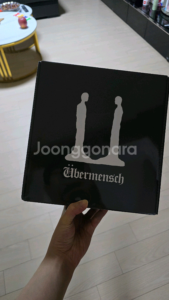 지드래곤 위버맨쉬 굿즈 파/빨간색 모자 팔아요--0