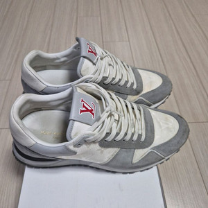 루이비통 런웨이 스니커즈