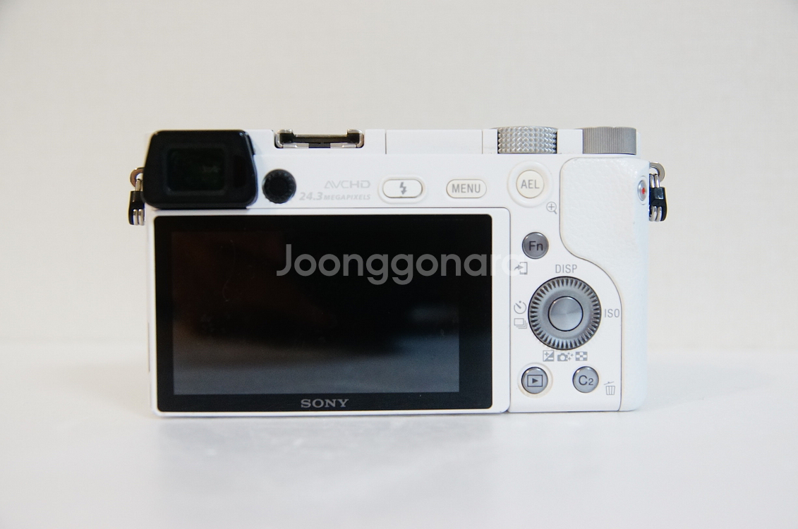 [소니] A6000 화이트 미러리스 카메라팝니다.--4