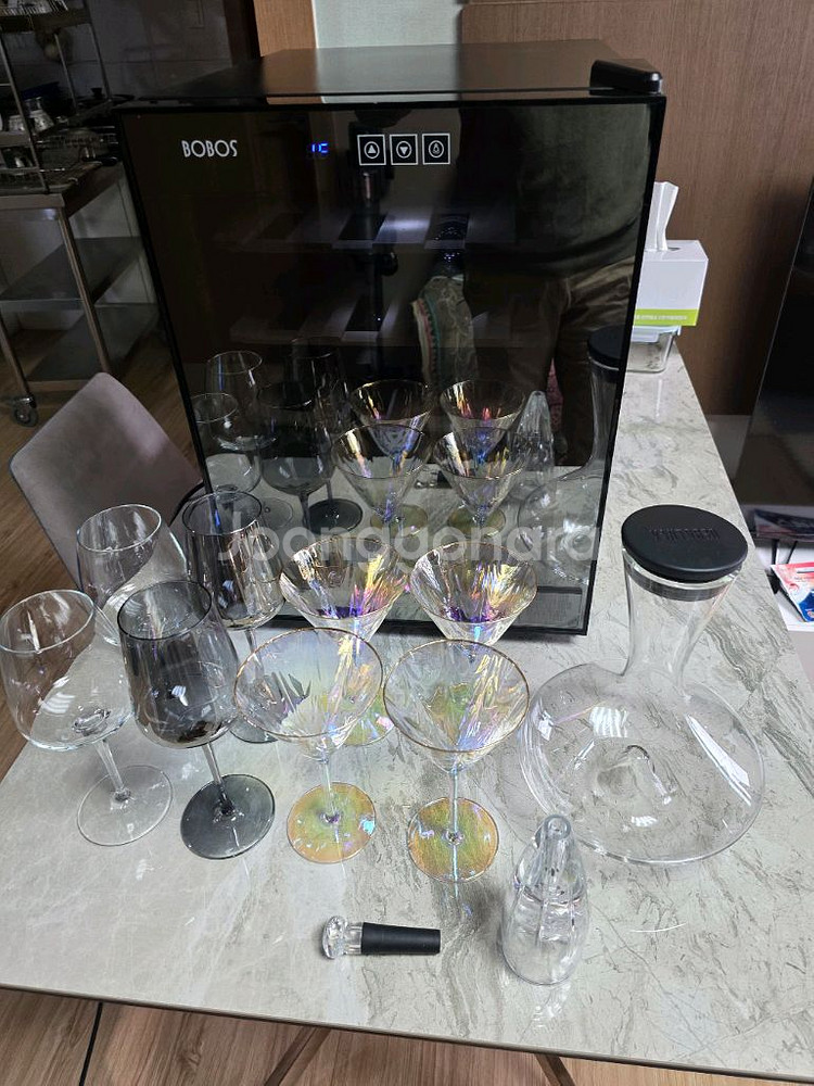 BOBOS 와인 냉장고와 와인잔 세트 함께 판매합니다---8