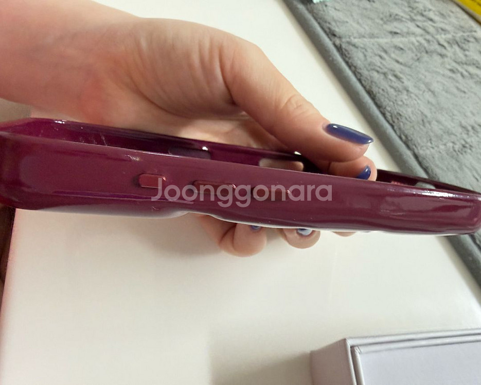 어반소피스티케이션 아이폰 17프로 버건디--1