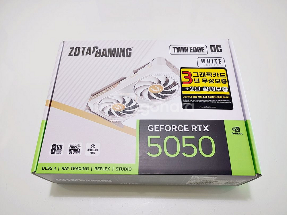 조텍 지포스 RTX 5050 화이트 트윈엣지 미개봉--0