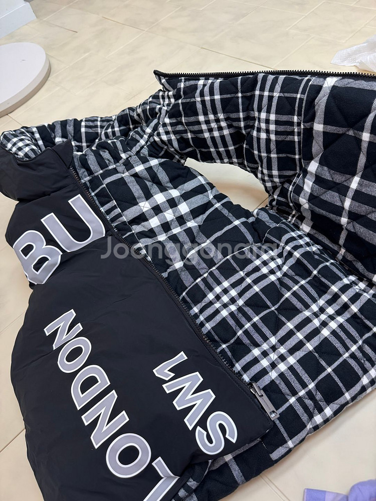 버버리 키즈 정품 블랙 체크 리버서블 패딩 조끼 10Y--3