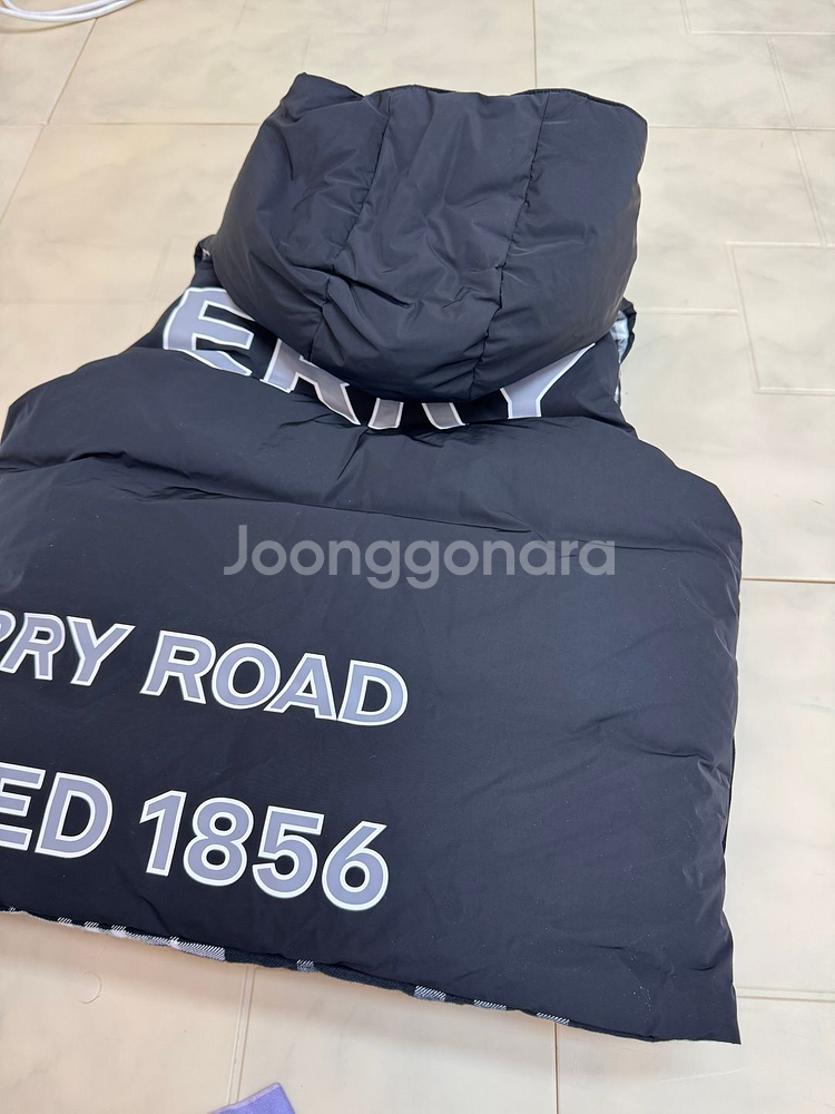 버버리 키즈 정품 블랙 체크 리버서블 패딩 조끼 10Y--2