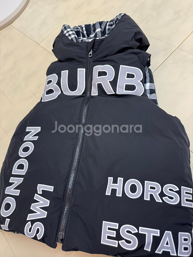 버버리 키즈 정품 블랙 체크 리버서블 패딩 조끼 10Y--0