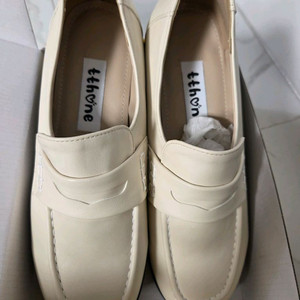 뜨홍 여성 로퍼 단화 가을코디 여성화 240 새상품